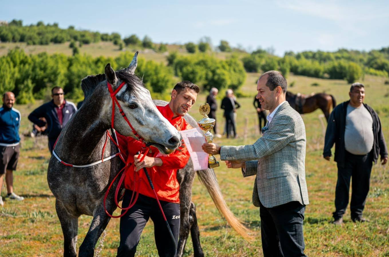 Организираха конни надбягвания в село Чирен